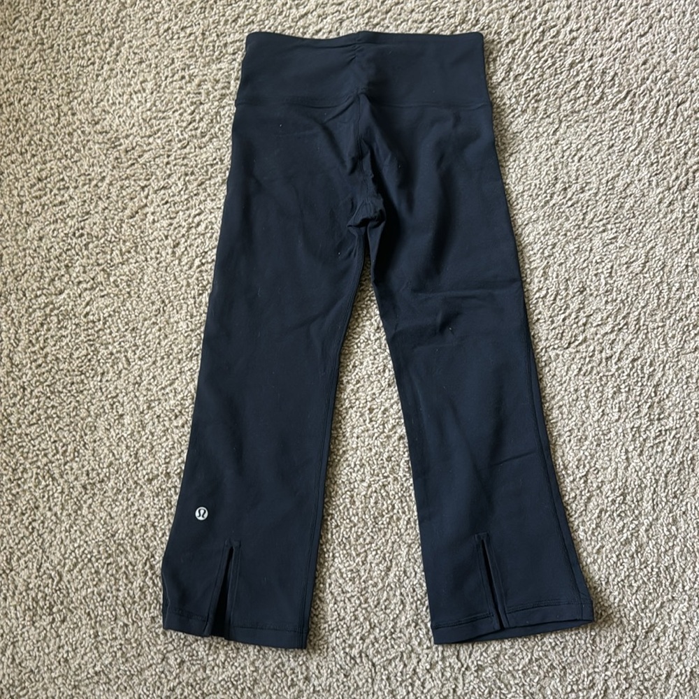 Lululemon Gather & Crow Crop - Picture 7 of 12